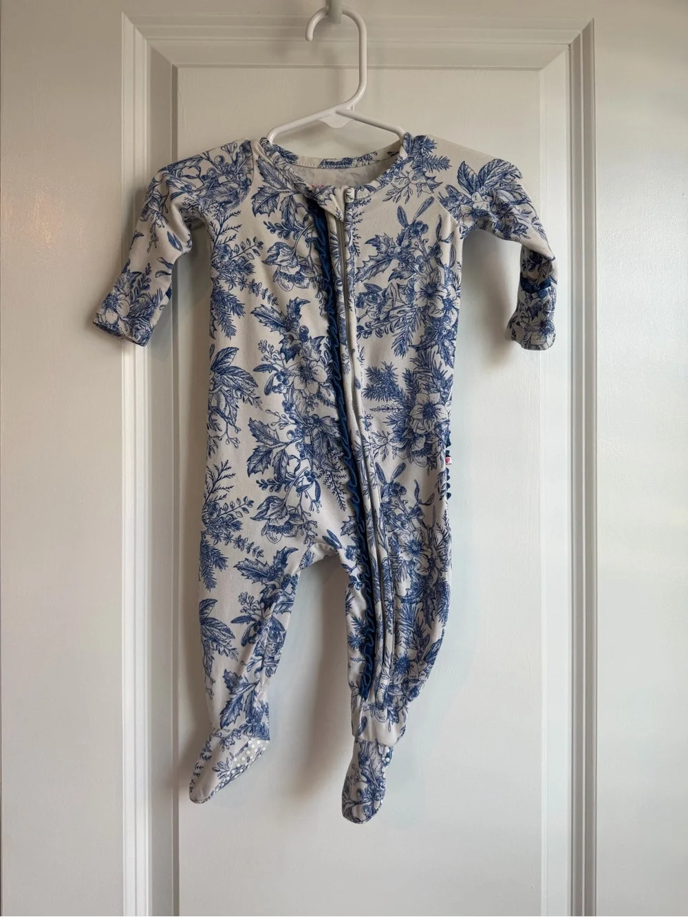 Ruffle Butts Girls Winter Bliss Toile Zippered Footie Blue White Size 0-3 Months